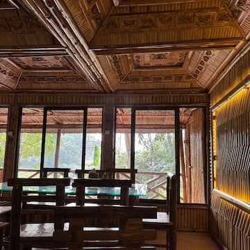 The dining hall, another angle